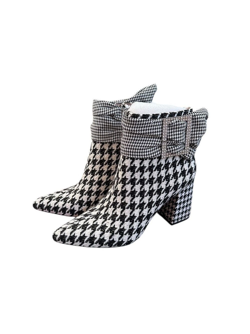 Betsey Johnson Black and White Houndstooth Pointed toe Ankle Boots NWOT Size 6.5 - Picture 2 of 10